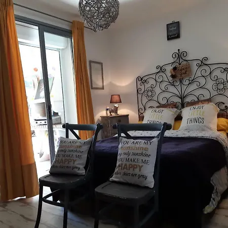 La Petite Maison De Melanie Hébergement de vacances *
